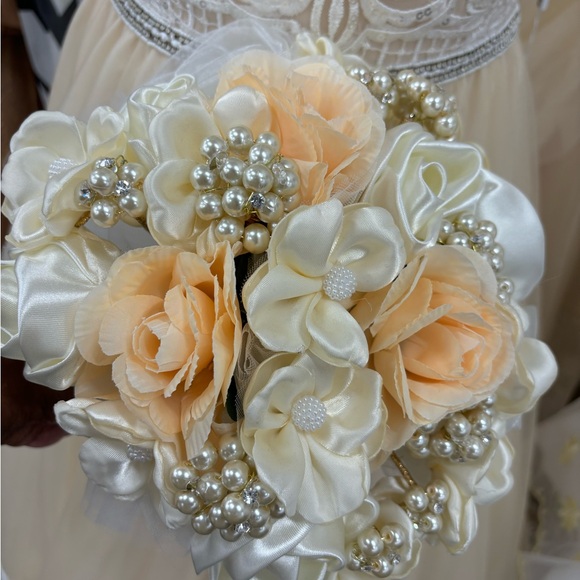 Artificial bridal bouquet - Picture 2 of 12